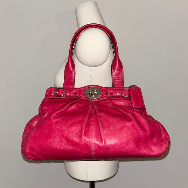 📦Coach Hot Pink shoulder bag