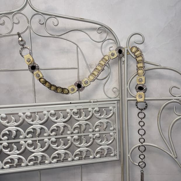 Ivory oriental flower cubic chain belt