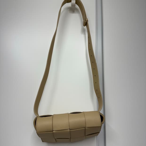 보테가베네타 카세트백 스몰 베이지