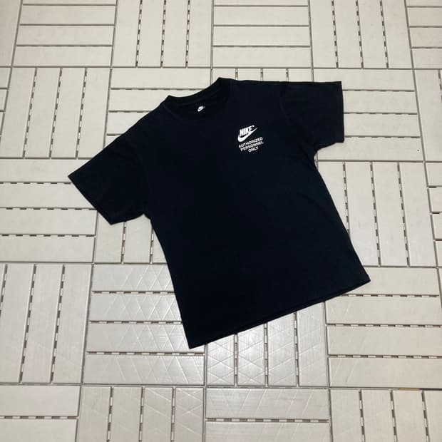 [M]나이키 루즈핏 빅로고 이니셜 반팔티 블랙 0821