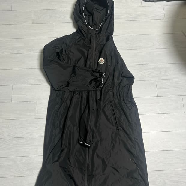 몽클레어 블랙 바람막이