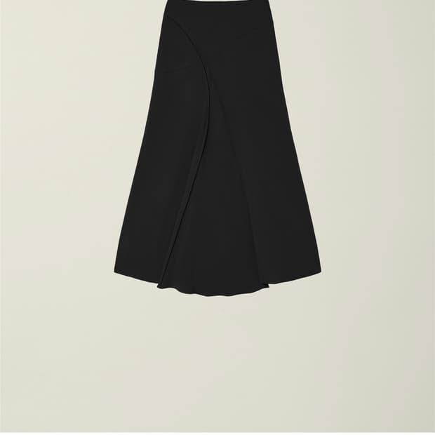 누마레 ee) OBLIQUE CUT LONG SKIRT BLACK