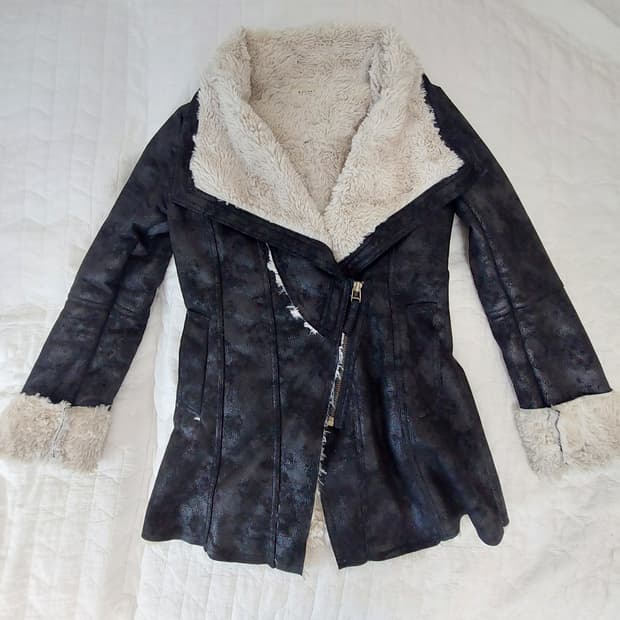 갸루 슬림핏 무스탕 퍼 가죽자켓