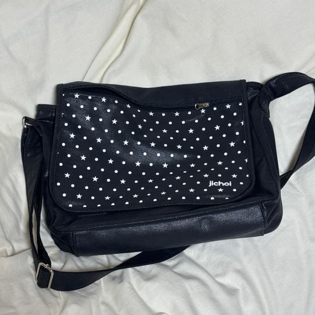 지초이 파르코 메신저백 