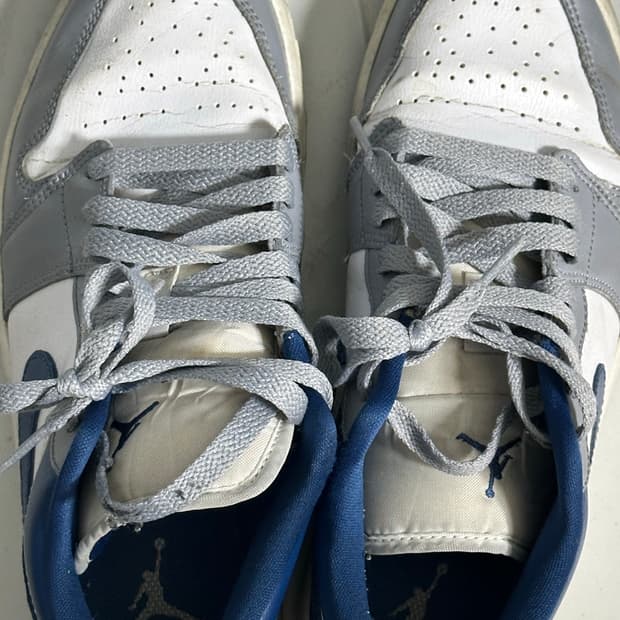 조던1 로우 화이트그레이블루