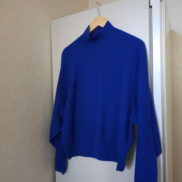 새상품)코스 양모100% 하이넥 가오리니트