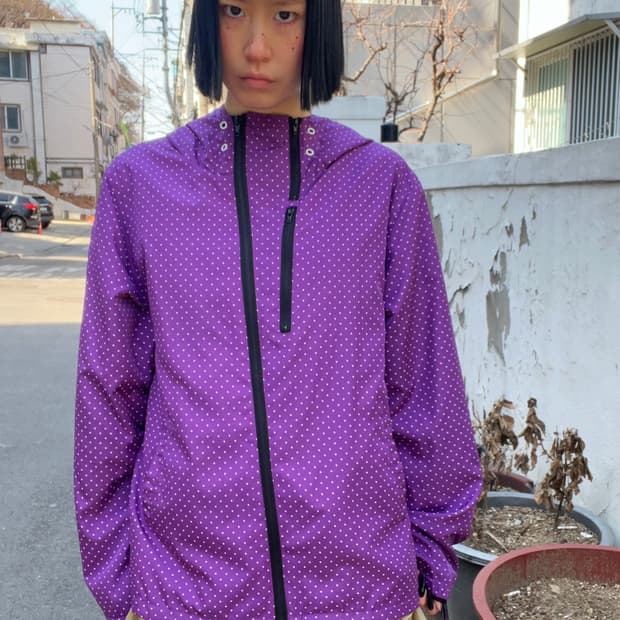 도트 무늬 퍼플 바람막이