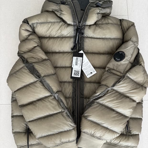 CP컴퍼니 DD쉘 후드 패딩 L사이즈 펀가이그레이 팝니다