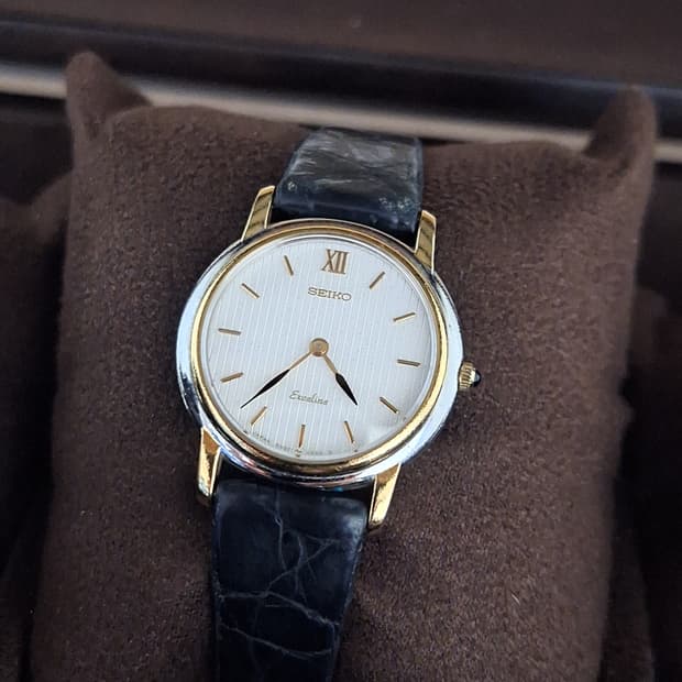 세이코 90s 빈티지 엑셀린 쿼츠 시계 판매합니다