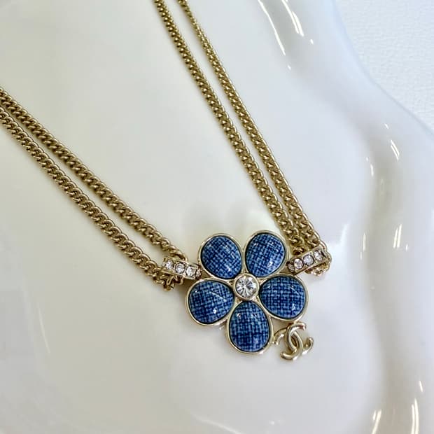 샤넬 데님풍 플라워 CC 초커 목걸이 업사이클링