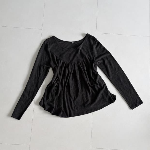 pleated long sleeve top