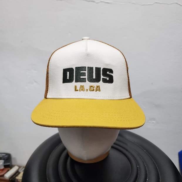 Deus Ex Machina 데우스 트러커 모자