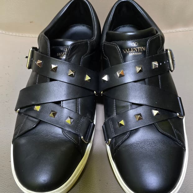 발렌티노 락스터드 42사이즈