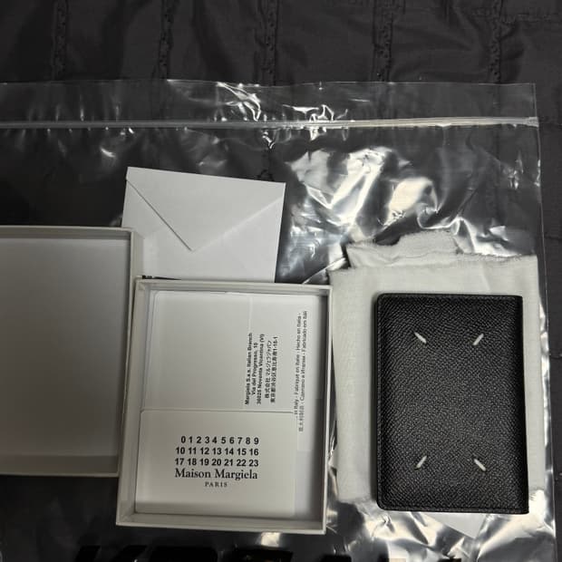 마르지엘라 바이폴드 카드홀더 새상품급 풀박스