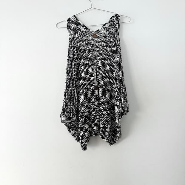 Shoulder slit half knit