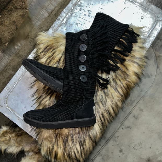 00s 레어 단추 5개 프린지 카디 어그 부츠