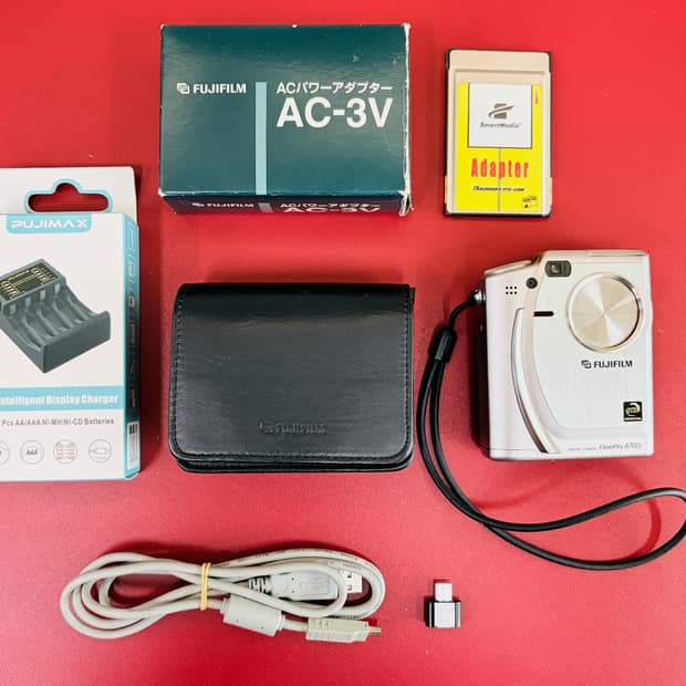 빈티지디카의 정석. 후지 4700z!