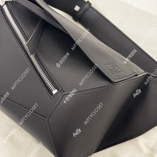 로에베 스몰 퍼즐엣지 범백 벨트백 카프스킨 블랙