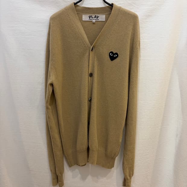 꼼데가르송 플레이 브이넥 블랙와펜 니트 가디건