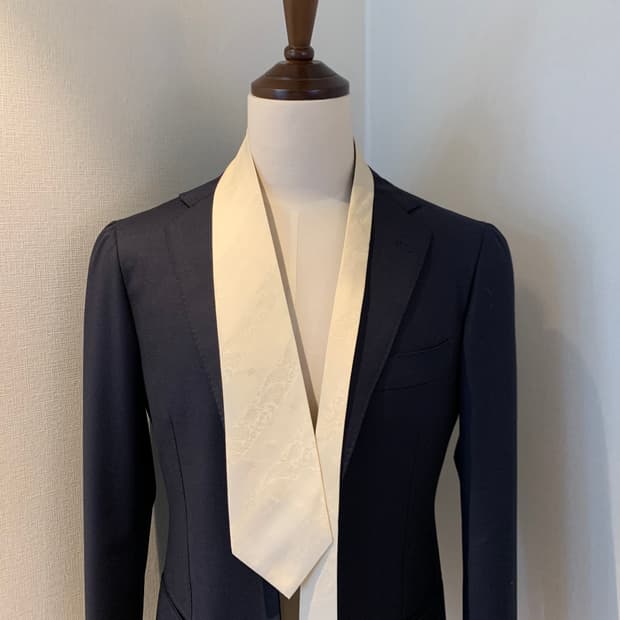 버버리(BURBERRY) 화이트 페이즐리 명품 결혼식넥타이 A+등급