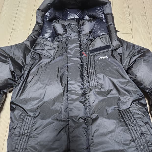 Nanga 난가 오로라 라이트 유틸리티 패딩 팝니다(새제품급)