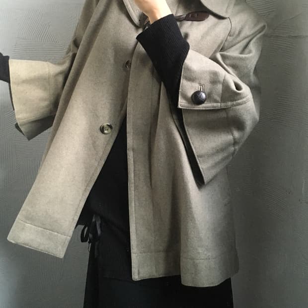 Gloverall 글로버올 그레이 하프 케이프 코트