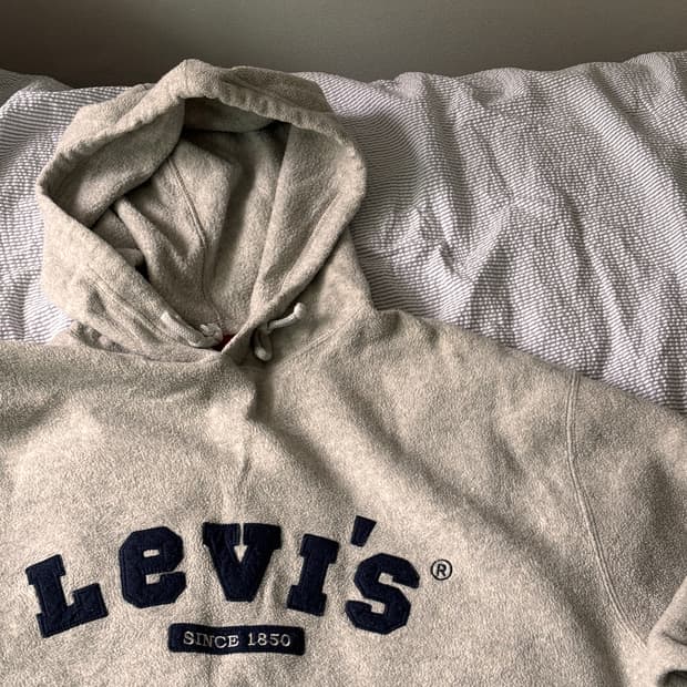 Levi’s 빈티지 후리스 후드티 – Red Tab의 2000s 아카이브