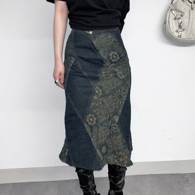 패치워크 플로랄 사선 데님 스커트