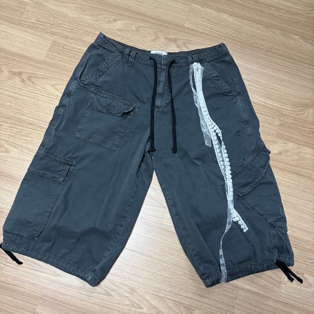 BDG(어반 아웃피터스) HALF PANTS