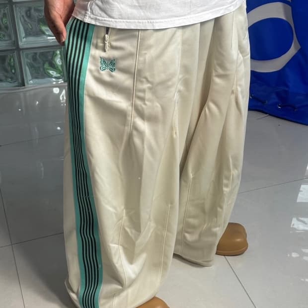 니들스 스튜디오스 HD 트랙팬츠 폴리 스무스 에크루