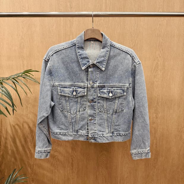 게스 데님 자켓 워싱 버튼업 카라 긴팔 투포켓 플랩 버튼 디테일 연청