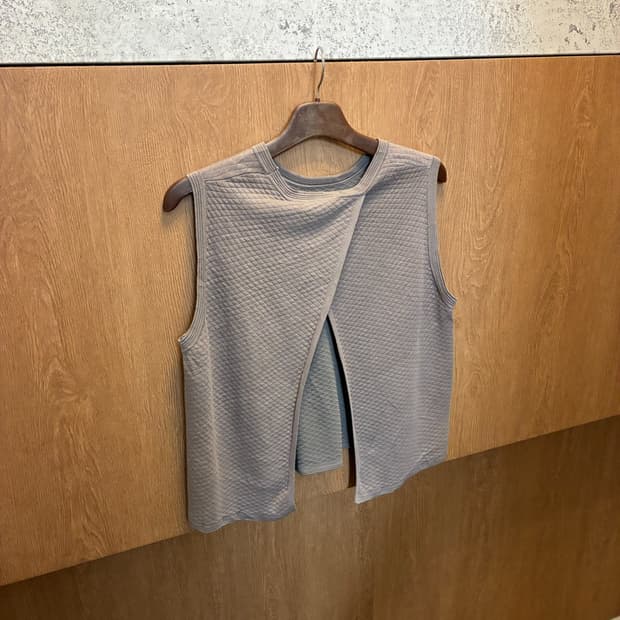 빈티지 슬리브리스 퀄팅 텍스처 오픈 디테일 브라운 k261