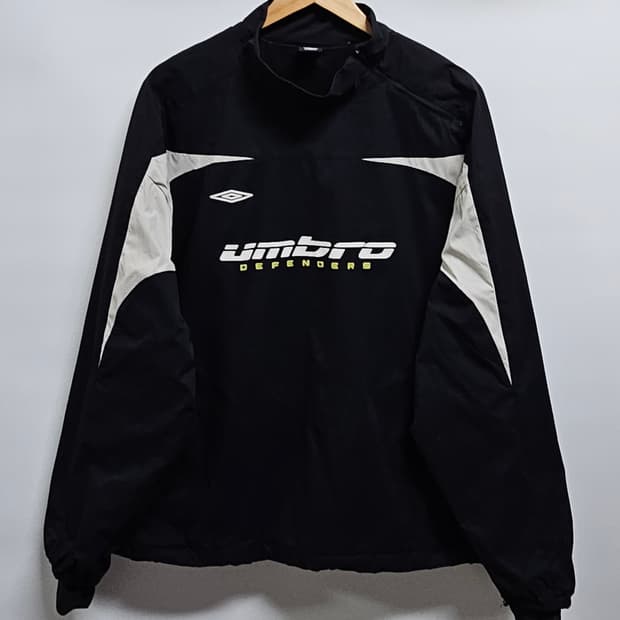 엄브로 메쉬 풋볼 하이넥 바람막이 105