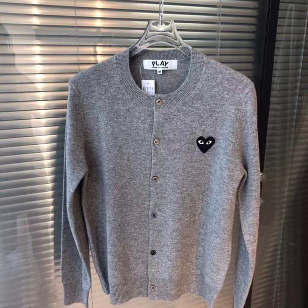 플레이 꼼데가르송 레드 하트 니트 가디건 그레이 M