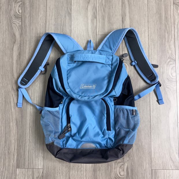 콜맨 스카이블루 미니 백팩