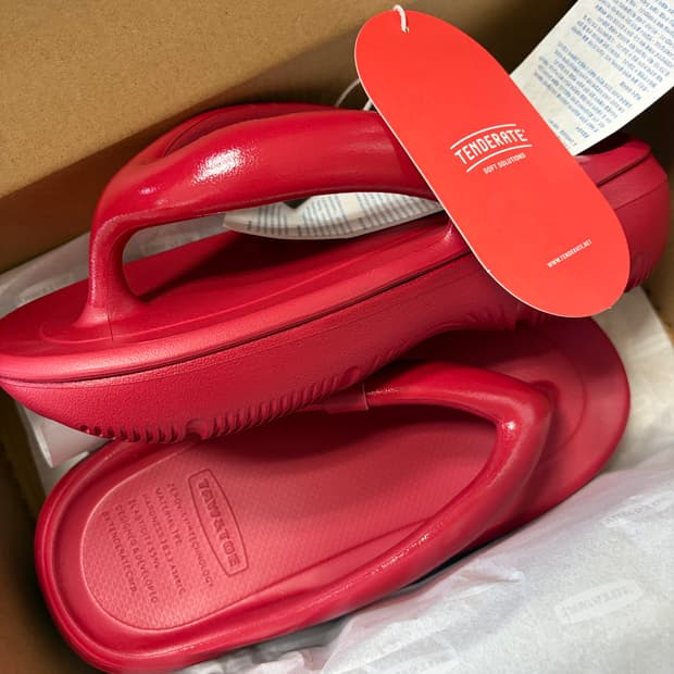 무배♥️토앤토 제품 토앤토 텐더로이트 플럼피 쪼리 레드 걍새거급 무신사