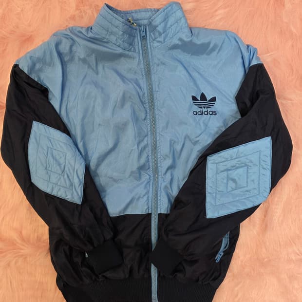 Adidas blue jacket 

아디다스 블루 포카리깔 바람막이 자