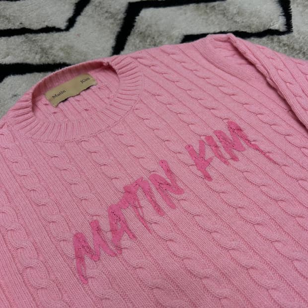 [S]마뗑킴 페인트 로고 케이블 라운드 니트/핑크