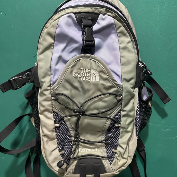 나이키 에센셜 백팩 20L