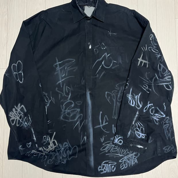 발렌시아가 스케이터 셔츠