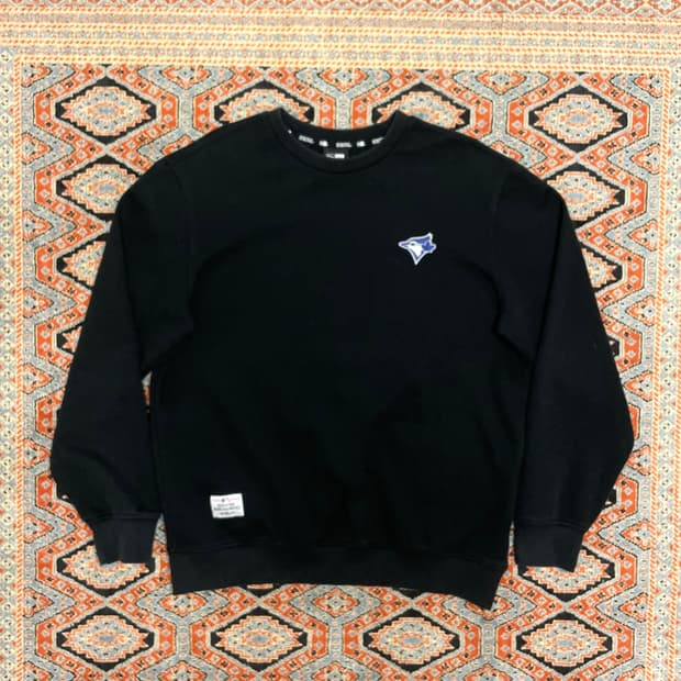 뉴에라 블랙 맨투맨 남성100