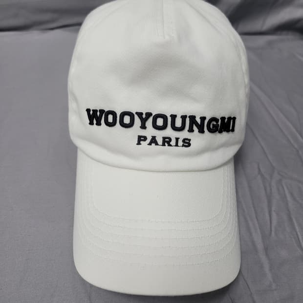 우영미 시그니처 로고 모자