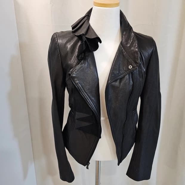 DVF 다이앤 본 퍼스텐버그 러플 레더