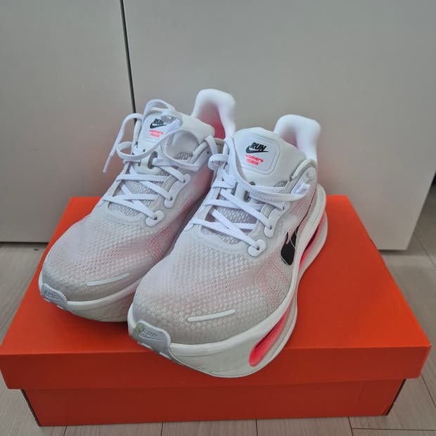 [255] 나이키 보메로프리미엄 브라이트화이트