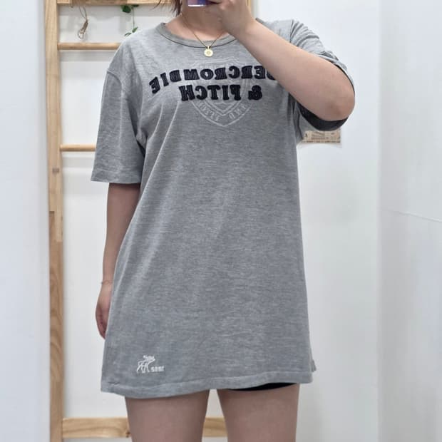 [프립]XL/아베크롬비 로고 자수 반팔 티셔츠 그레이