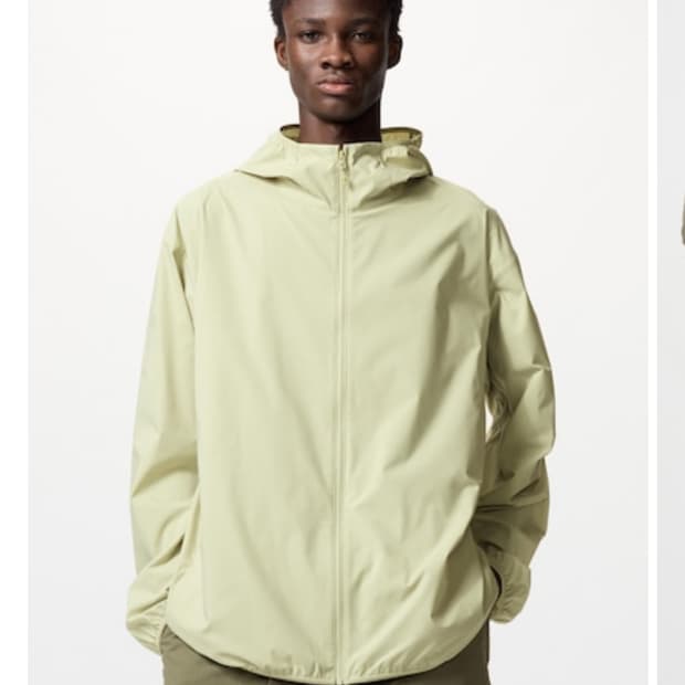 유니클로 포켓터블 uv 바람막이 라이트그린