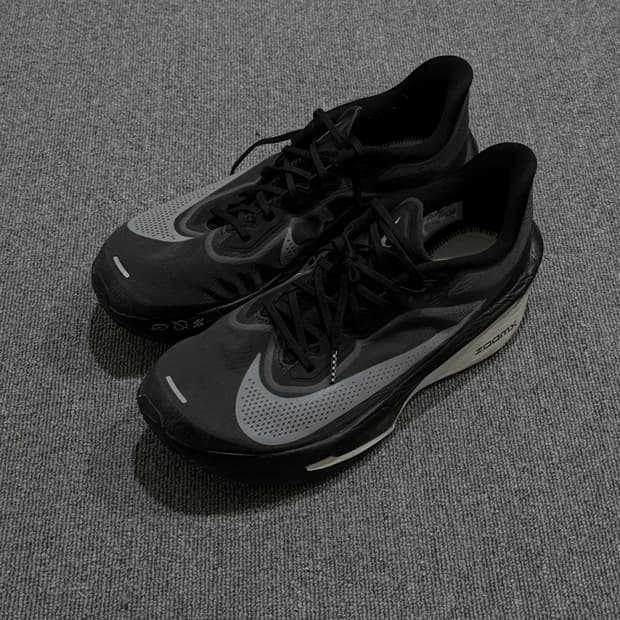 거의 새상품) 나이키 줌 플라이 6 블랙 라이트 스모크 그레이