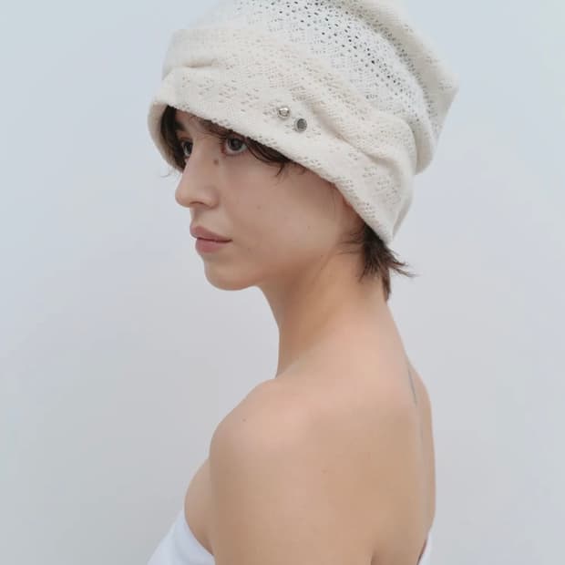 밀로우먼 포인텔 심볼 비니 에크루