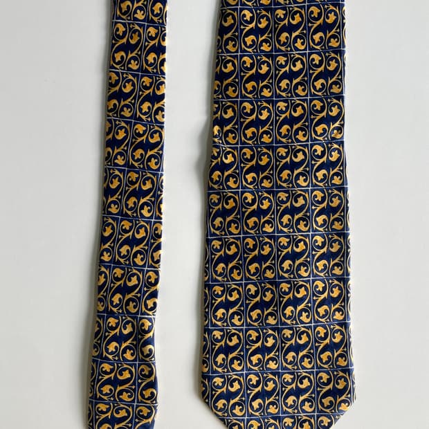 트루사르디 넥타이