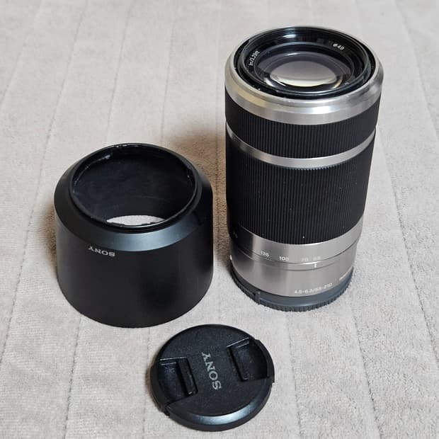 소니 미러리스용 망원 렌즈 
E 4.5-6.3/55-210 OSS